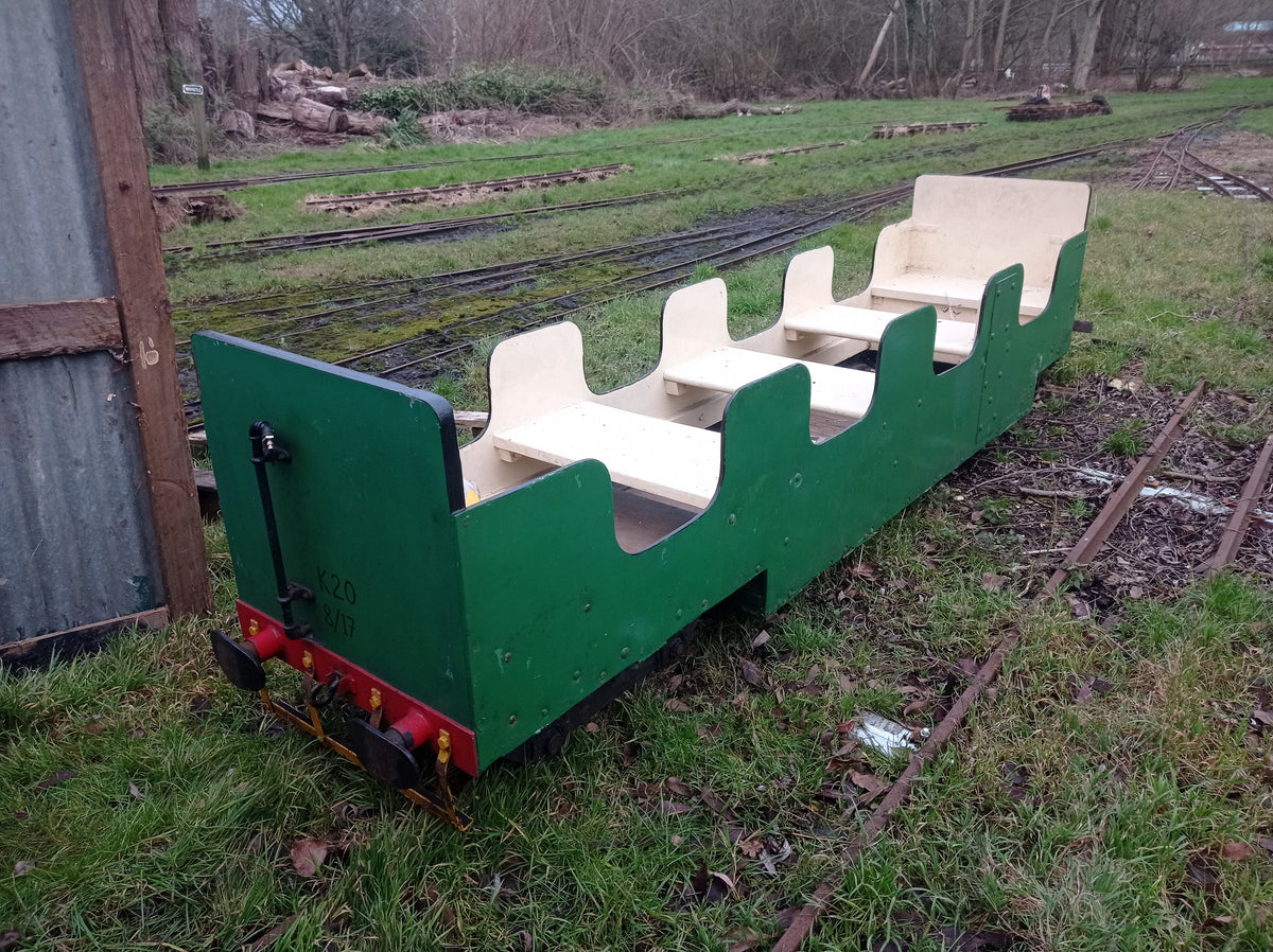 10¼" Gauge Pair of Articulated Coaches