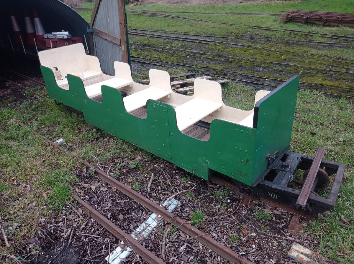 10¼" Gauge Pair of Articulated Coaches
